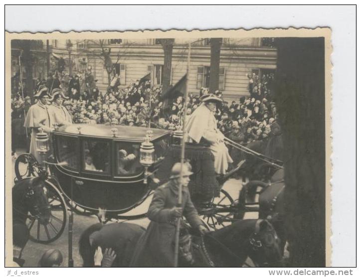 Avènement du Roi Léopold III. 1934. 11 x 8, 5 cm. 16 Photographies d´amateur