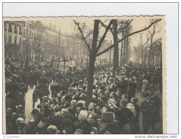 Avènement du Roi Léopold III. 1934. 11 x 8, 5 cm. 16 Photographies d´amateur