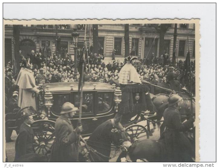 Avènement du Roi Léopold III. 1934. 11 x 8, 5 cm. 16 Photographies d´amateur