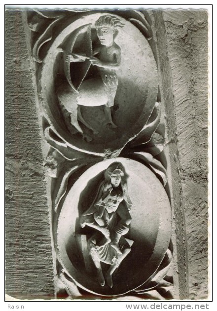 Vézelay Eglise Abbatiale De La Madeleine XIIe S. Tympan Central Du Narthex  Signes Du Zodiaque " Mois De Novembre " BE - Vezelay