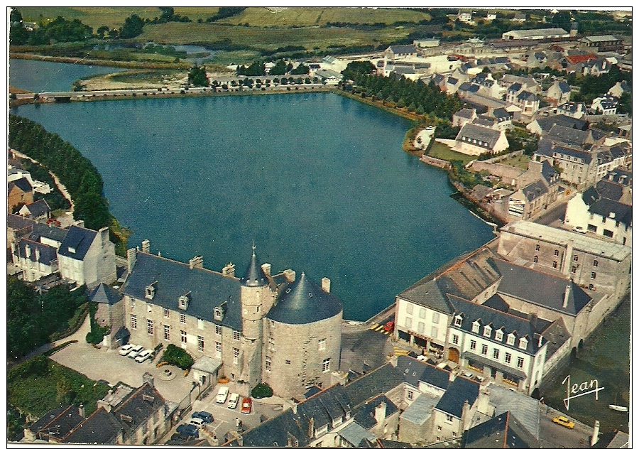 LA BRETAGNE .PONT L ABBE 29 S .VUE GENERALE AU PREMIER PLAN LE CHATEAU - Pont L'Abbe