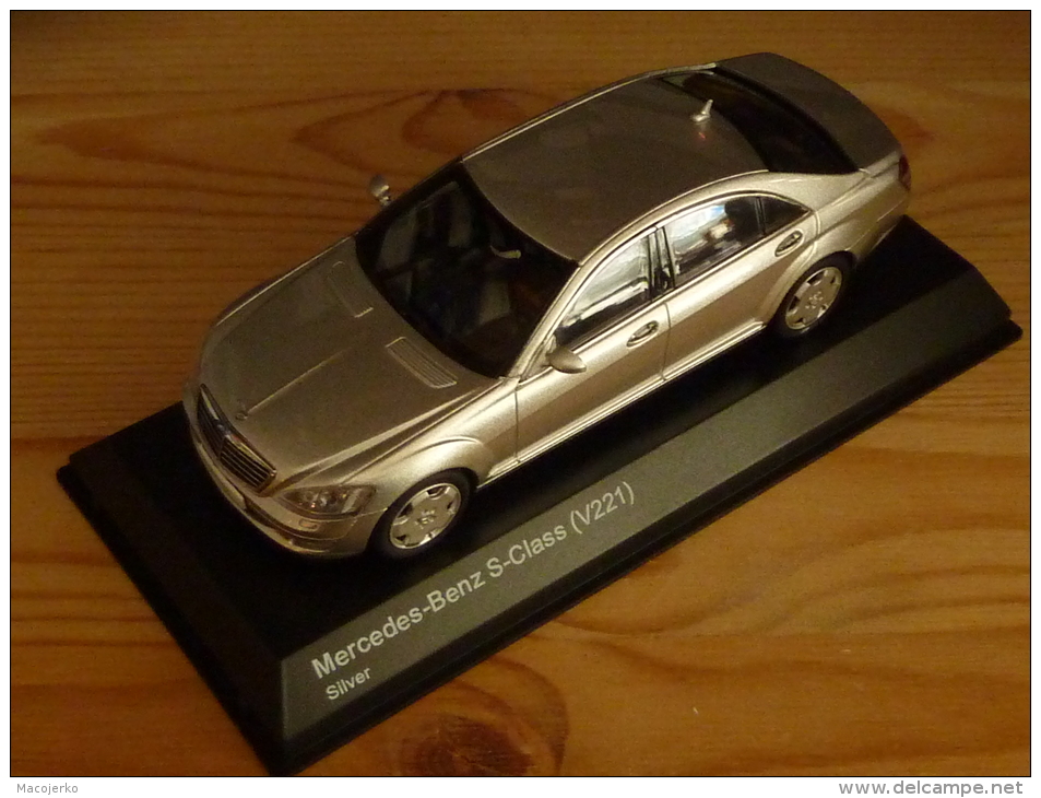 Kyosho 03632S, Mercedes S600L (V221), 1:43 - Kyosho