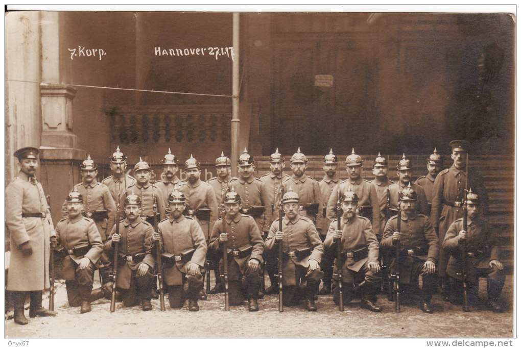 Carte Postale Photo Militaire Allemand - HANNOVER (Allemagne) 7ème Korp.27-01-1917-Groupe Soldat-Casque - VOIR 2 SCANS - - Hannover