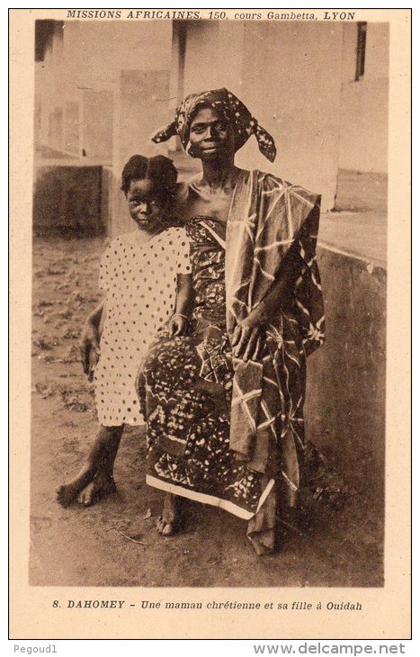 CARTE  POSTALE ANCIENNE. DAHOMEY. BENIN.  OUIDAH. MAMAN CHRETIENNE ET SA FILLE. - Benin