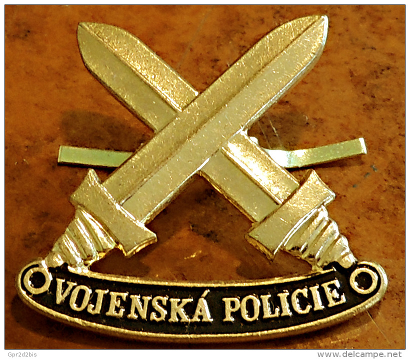 Petit Insigne De La Police Militaire De La République Tchèque - Police & Gendarmerie