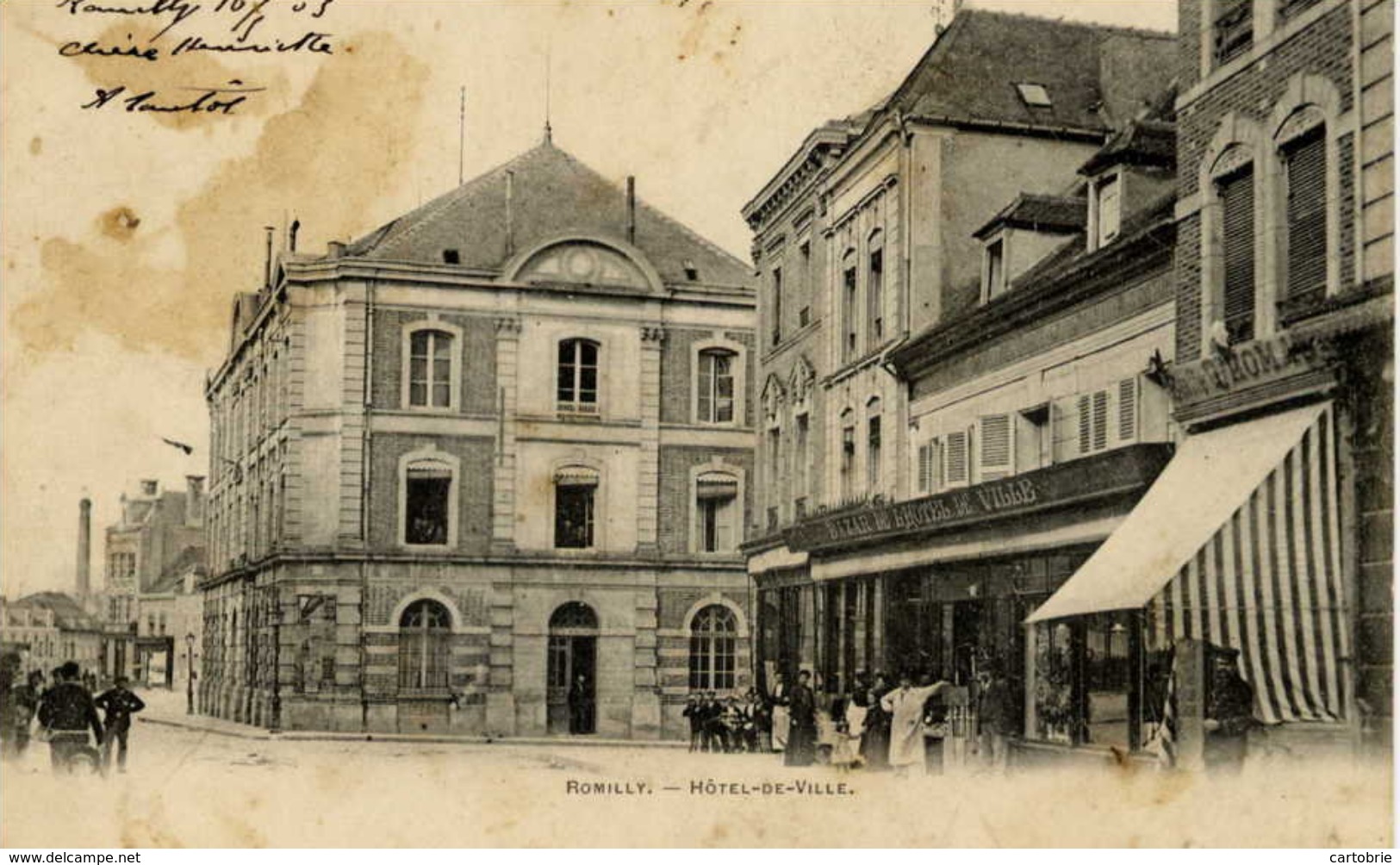 Dépt 10 - ROMILLY-SUR-SEINE - Hôtel De Ville - Animée, Bazar - Dos Non Divisé - Romilly-sur-Seine