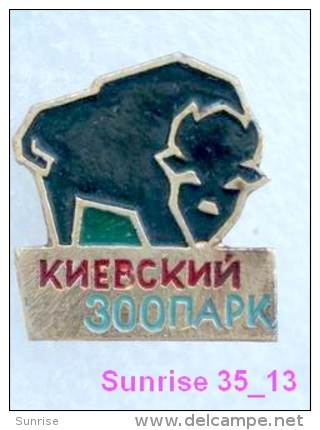 Animals: Bison - Yahoo - Auroch - Wisent Zoo / Old Soviet Badge_035_an2204 - Animals