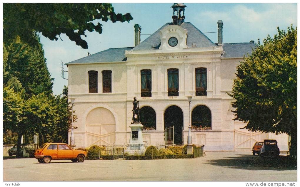 Pontacq (Pyr.-Atl.): RENAULT 5, CITROËN DS, 2CV & GS - La Place De La Mairie - Voiture/Auto/Car - France - Toerisme