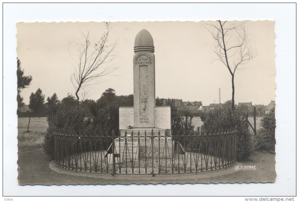 Courcelles-les-Lens. Monument Des Fusillés. - Otros & Sin Clasificación