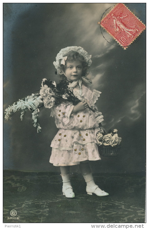 ENFANTS - LITTLE GIRL - MAEDCHEN  - Jolie Carte Fantaisie Portrait Fillette Avec Jolie Robe Et Fleurs - Portraits