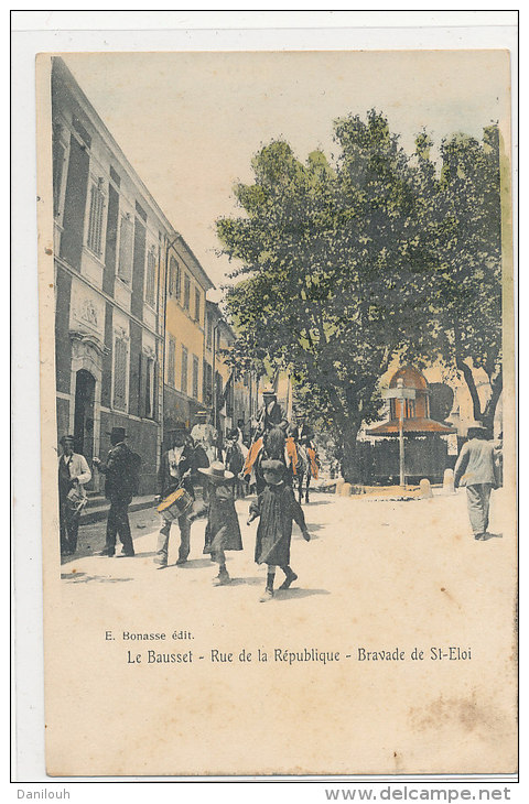 83 // LE BEAUSSET   Rue De La République, Bravade De Saint Eloi   Edit Bonnasse   ANIMEE Colorisée - Le Beausset