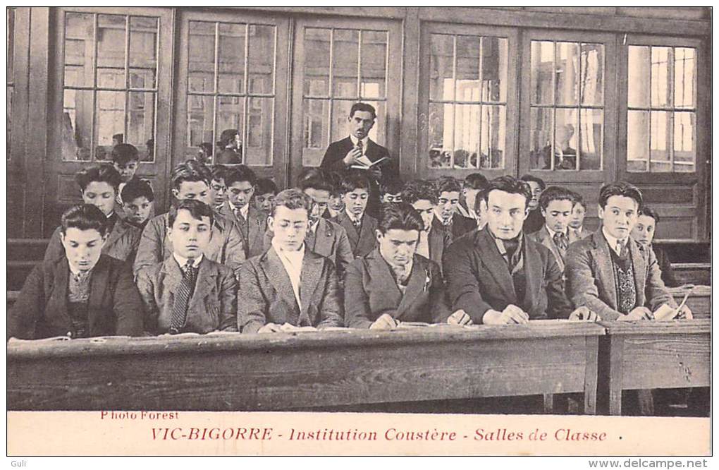 [65] Hautes Pyrénées- VIC BIGORRE Institution Coustère Salles De Classe (école Privée Catholique Enseignement) - Vic Sur Bigorre