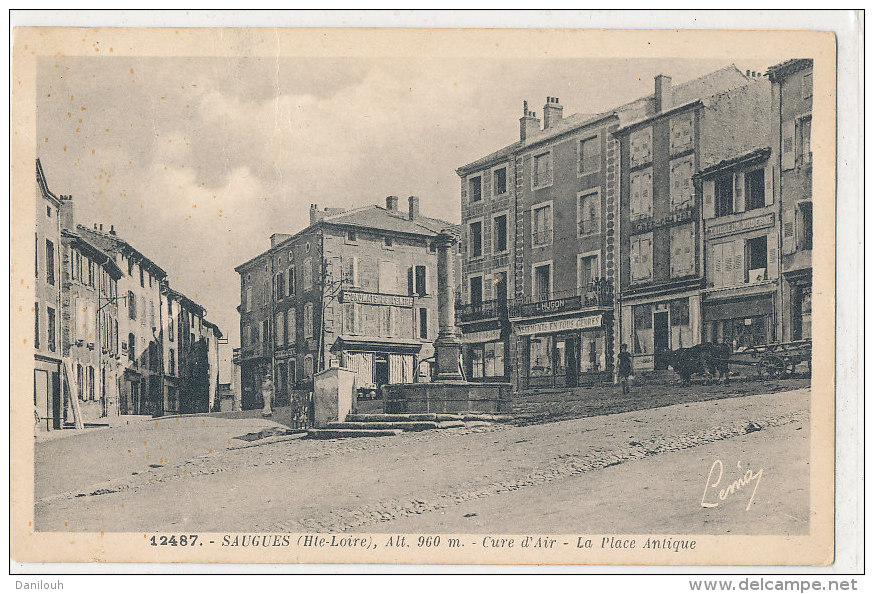 43 // SAUGUES   La Place Antique   12487 - Saugues