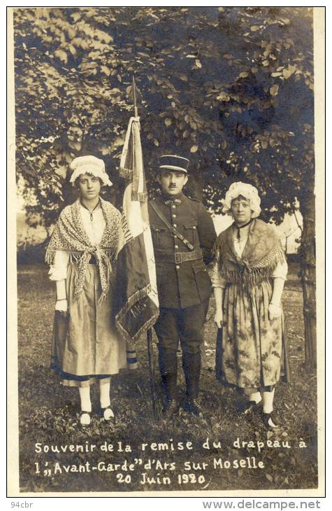 CPA (57)  ARS SUR C MOSELLE 20 JUIN 1920 Souvenir De La Remise Du Drapeau A L Avant Garde (carte Photo) - Ars Sur Moselle