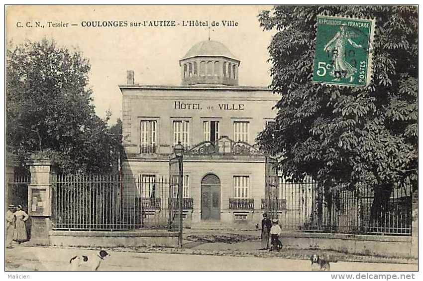 Deux Sevres -ref A373- Coulonges Sur L Autize - L Hotel De Ville   - Carte Bon Etat   - - Coulonges-sur-l'Autize