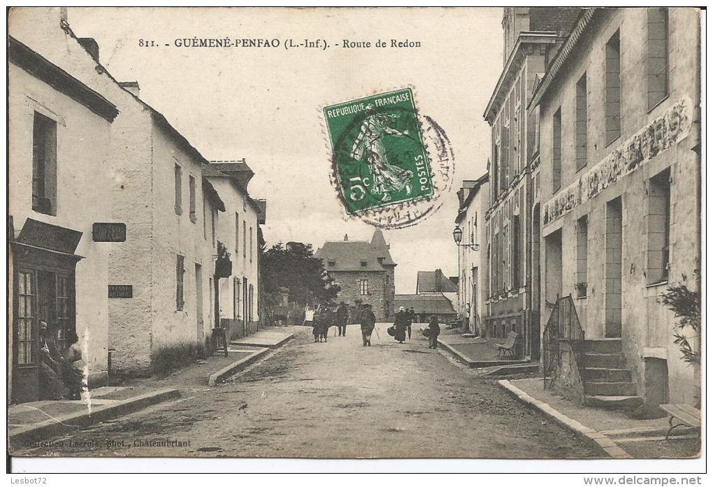 Cpa, Guémené-Penfao (Loire-Inf.), Route De Redon, Bien Animée (coiffeur) - Guémené-Penfao