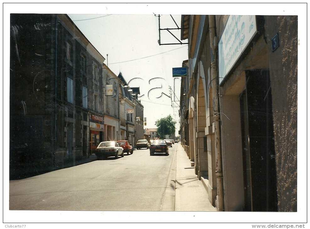 Gencay (86) :  Photo Projet CP GF La Rue Du Magasin Thomson  En 1992 (animé) RARE. - Gencay
