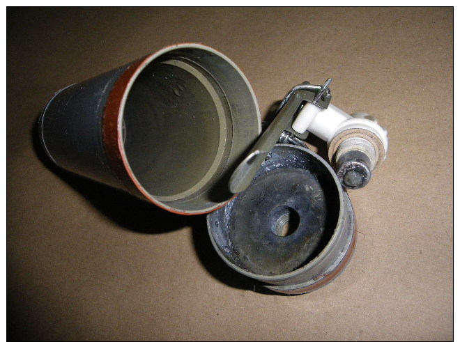 Grenade Lacrymogène  PLMP7C Avec Son Bouchon Allumeur à Main D'un Retard De 2,5secondes (inerte) - Equipement
