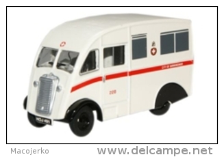 Oxford 76CM007, Commer Q25 Birmingham Ambulance, 1:76 - Baanvoertuigen