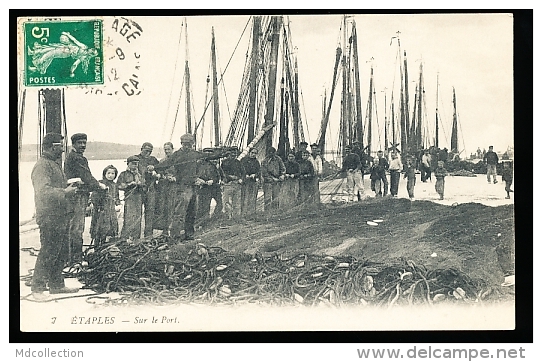 62 ETAPLES SUR MER / Sur Le Port / - Etaples