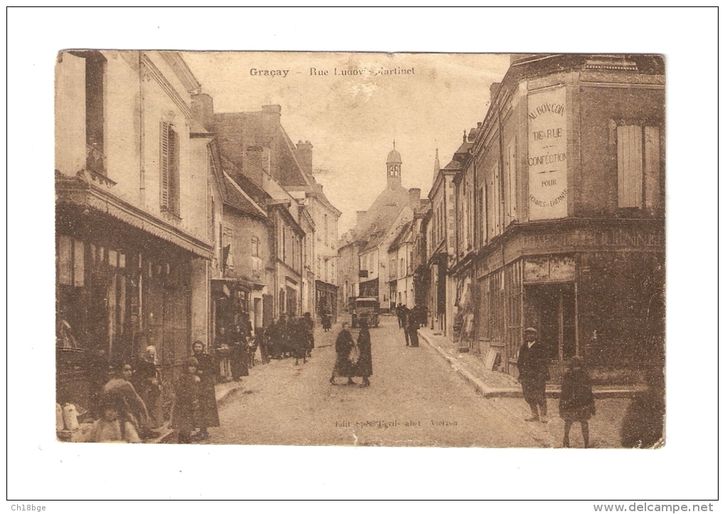 CPA : 18 - Cher  : Graçay: Rue Ludovic Martinet : Animation - Magasins, Voiture,  Immeubles  - Peu Commune - Graçay