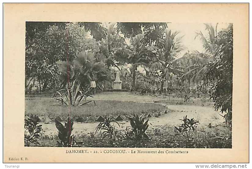 Juin13 762 : Dahomey  -  Cotonou  -  Monument Des Combattants - Benín