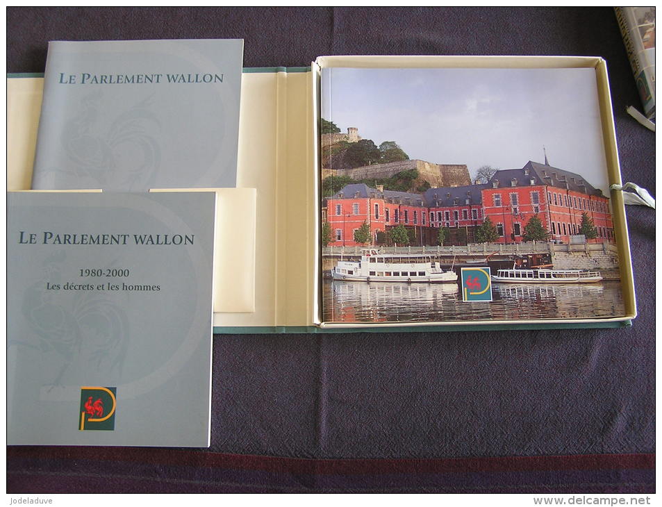 LE PARLEMENT WALLON Saint Gilles De Fond En Comble Avec Cassette Vidéo Régionalisme Politique Namur Belgique - Belgique