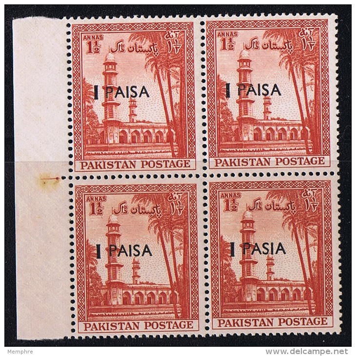 1961  Variety - Error  1 Paisa Surcharge On 1&frac12;Anna  &laquo;PASIA&raquo; SG122  MNH Block Of 4 - Pakistan