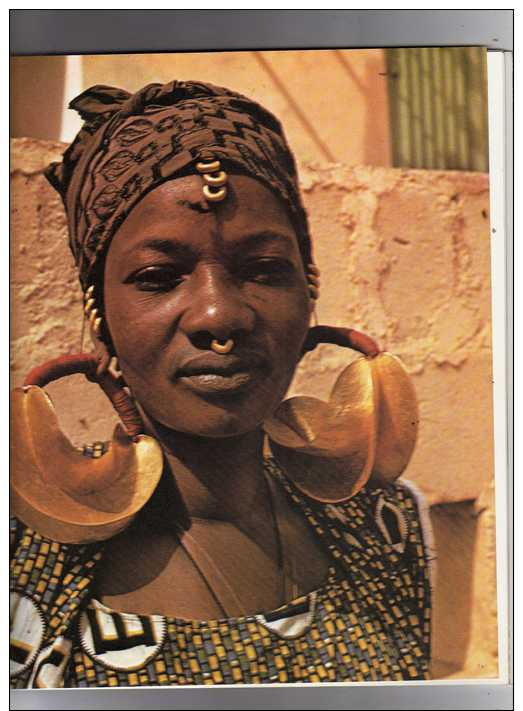 Afrique: Superbe Livre Sur La Haute-Volta (Burkina-Faso) - L'artisanat Créateur Agrémenté De Magnifiques Photos  - 1979. - Art