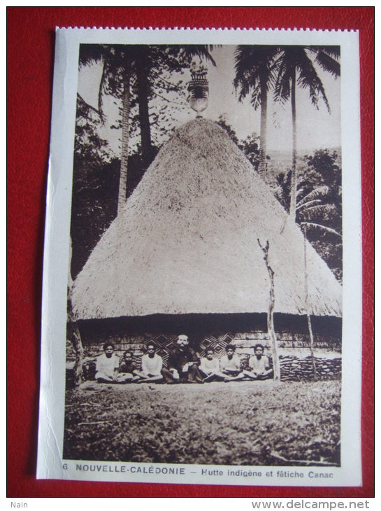 NOUVELLE CALEDONIE - HUTTE INDIGENE ET FETICHE CANAC - - Nueva Caledonia