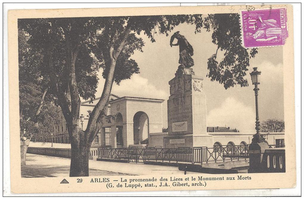 ARLES   La Promenade Des Liees  Et Le Monument Aux Morts - Monuments Aux Morts