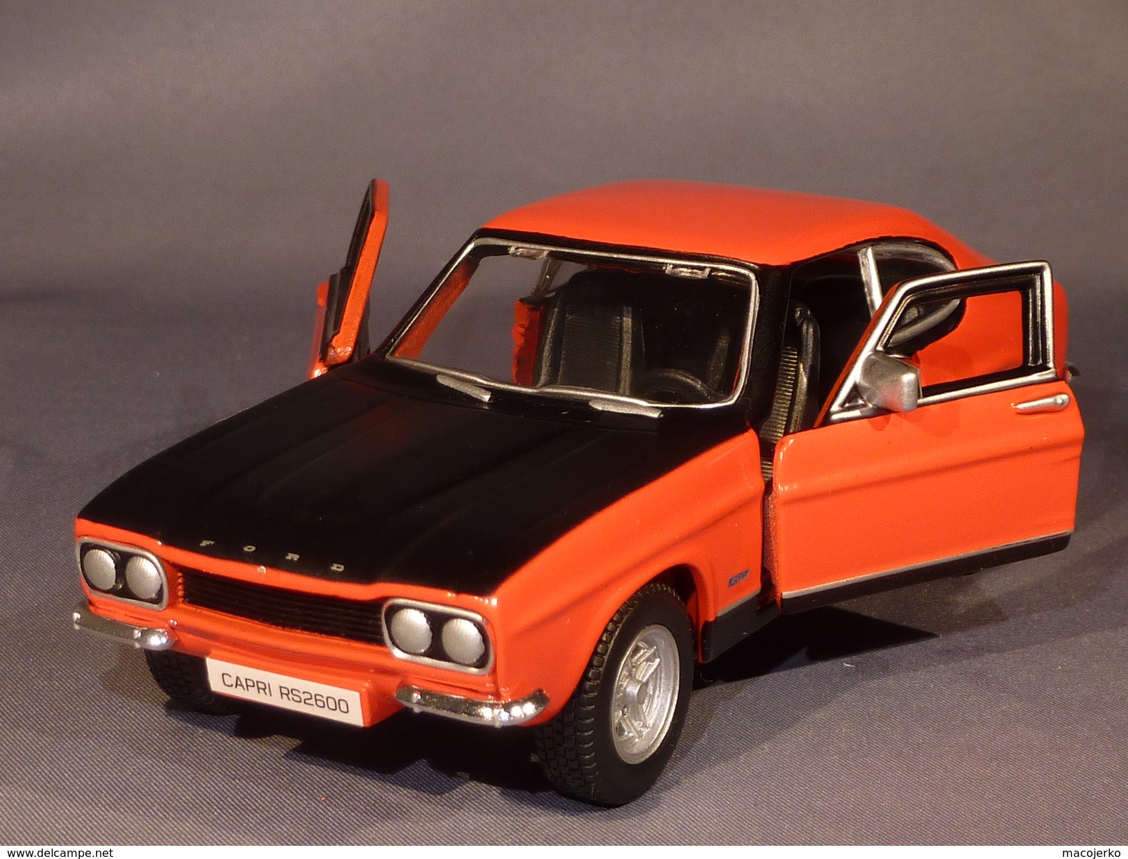 Burago 18-43200, Ford Capri RS2600, 1970, 1:32 - Escala 1:32