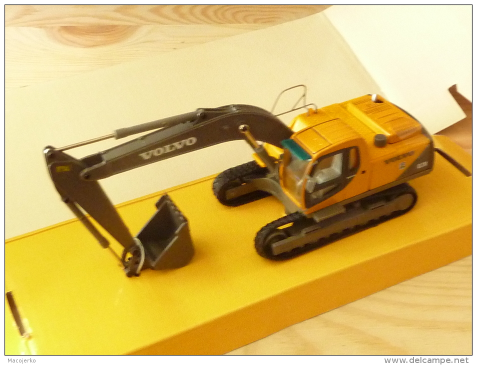 Cararama, Volvo EC210, 1:50 - Cararama (Oliex)