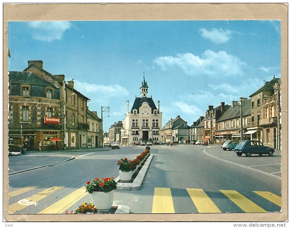 35  SAINT  MEEN  PLACE DES  COMBATTANTS  L HOTEL DE VILLE   (  Voitures Dont Deux  2cv CITROEN  ) - PKW