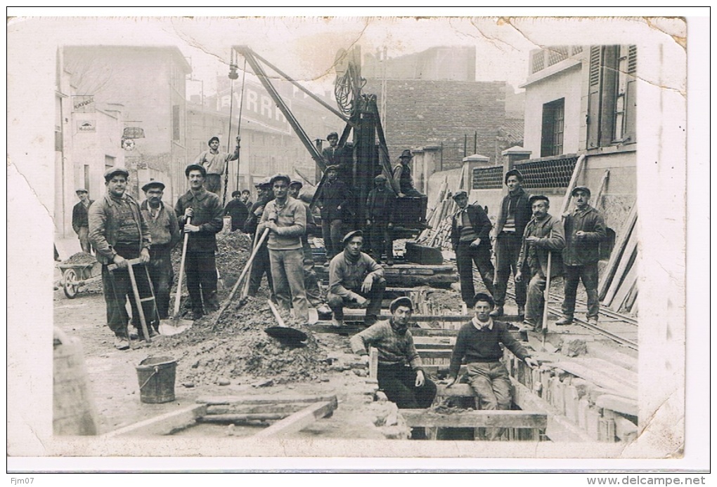 69 - GIVORS -TRES RARE -  Carte Photo Instalation Du Gaz . 2 Scans - Givors