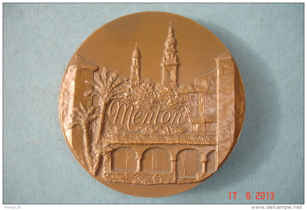 Médaille Commémorative 50émé Fêtes Du Citron.Menton 5-15 Février 1983 Bronze Signée P.Lovy.Dia:7 Cms - Otros & Sin Clasificación