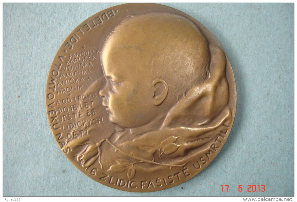 Rare Médaille Slovaquesignée "Médaille Des Enfants De Lidice".Massacres De 1942Exergue En Tchèque Dia 5cms - Other & Unclassified