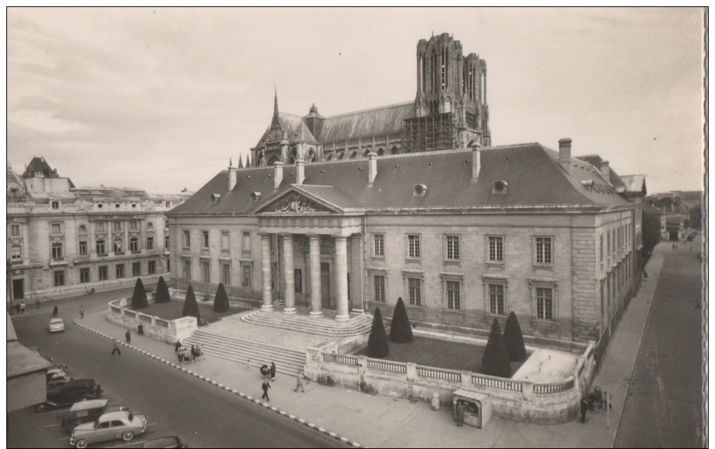 CPA 1513 CPM 51 Reims Palais De Justice Et La Cathédrale Animée Voiture - Reims