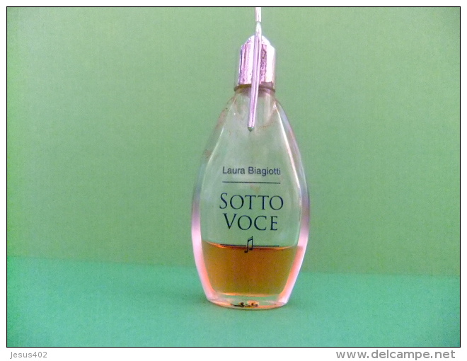 MINIATURE  EAU DE PARFUM --- SOTTO VOCE  ---  LAURA BIAGIOTTI  --  ROMA --- 17 Fl Oz 5ml      ECHANTILLON DE COLLECTION - Miniaturas Mujer (sin Caja)