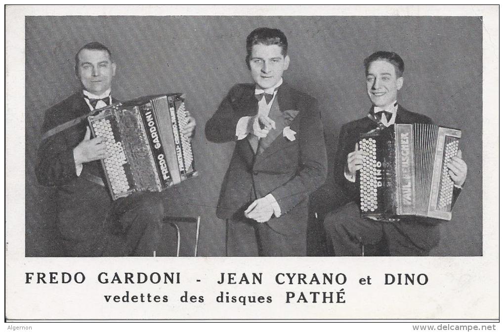 7497 - Accordéon Fredo Gardoni-Jean Cyrano Et Dino Vedettes Des Disques Pathé - Musique Et Musiciens