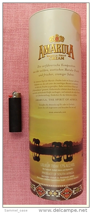 Eine ältere Metall-Dose  Amarula  -  Marula Fruit Cream  - ca. 31cm lang - Durchmesser ca. 9,5 cm