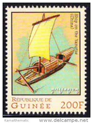 Guinee MNH, Ship On The Yangtze, Kiang River, China,  Longest River Of Asia. Flows  From Tibet Into East China - Sonstige & Ohne Zuordnung