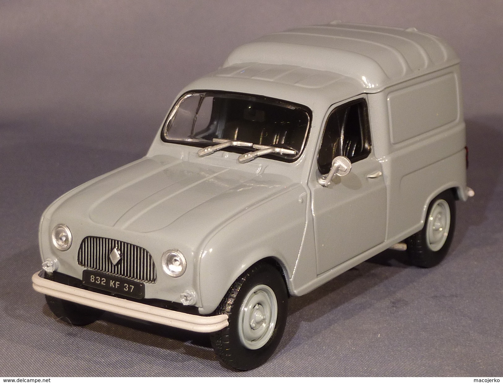 Universal Hobbies 6500, Renault 4 F4 Fourgonnette, 1:32 - Escala 1:32