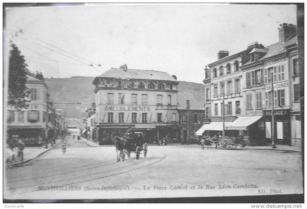 Cpa MONTIVILLIERS 76 La Place Carnot Et La Rue Léon Gambetta - Montivilliers