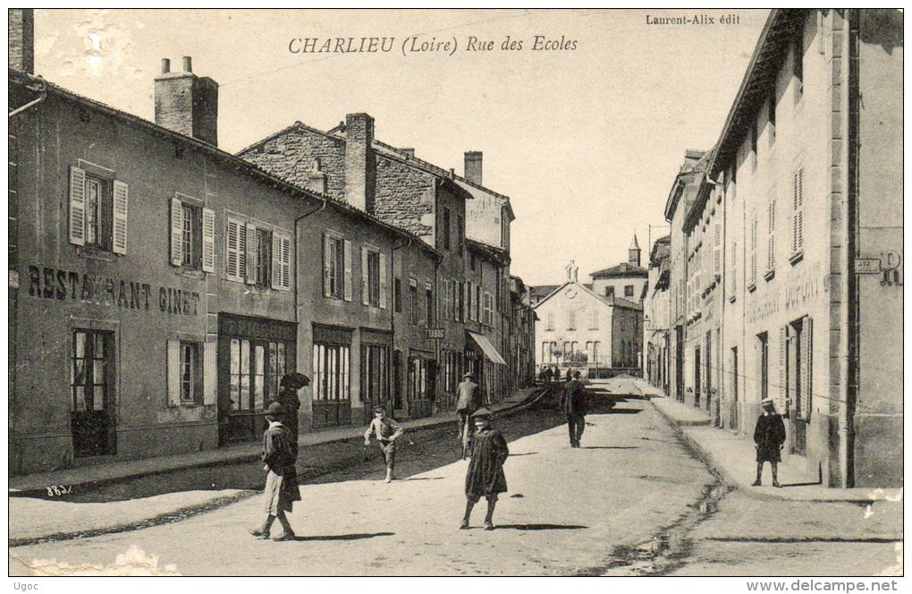 CPA - 42 - CHARLIEU - Rue Des écoles - Carte état Moyen - 227 - Charlieu