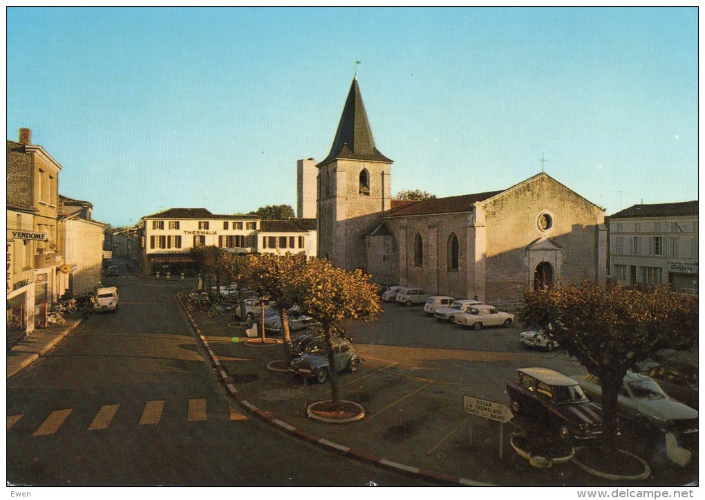Saujon. La Place De L'Eglise. (Voitures Années 70, Ami6, 4L, 2cv) - Saujon