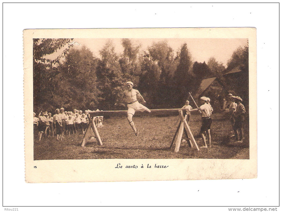 Cpa 74 CHENS - LE SAUT A LA BARRE Garçons Scouts ? COLONIE DE VACANCES - LE CHANTIER OEUVRE SOCIALE - Gymnastique