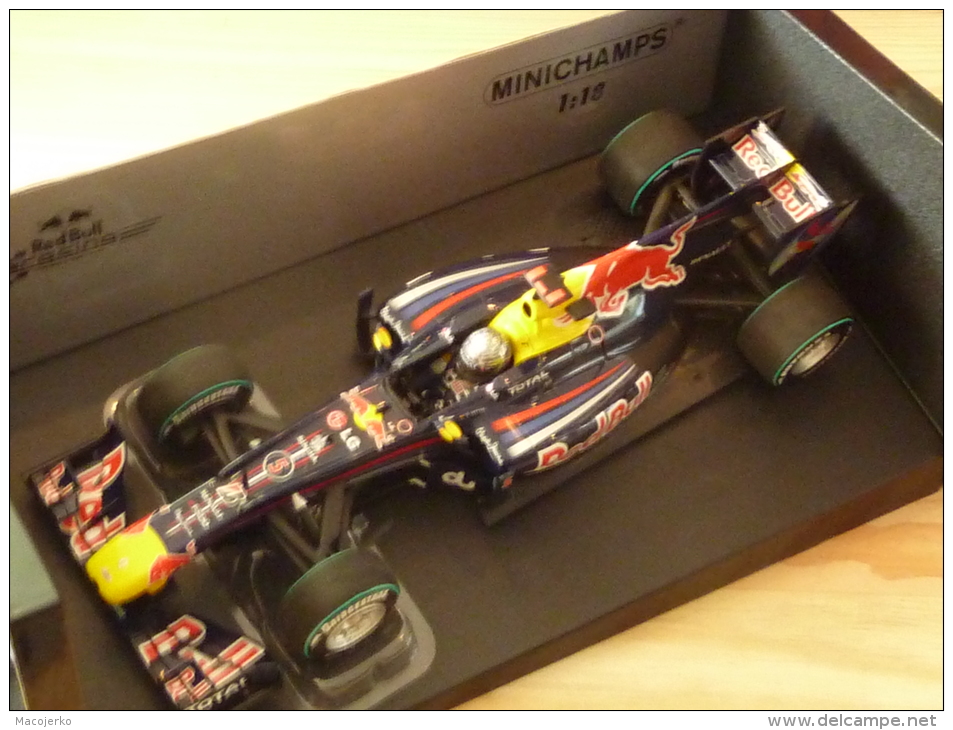 Minichamps 110100105, Red Bull Racing RB6, Abu Dhabi GP 2010, World Champion, S. Vettel, 1:18 - Minichamps