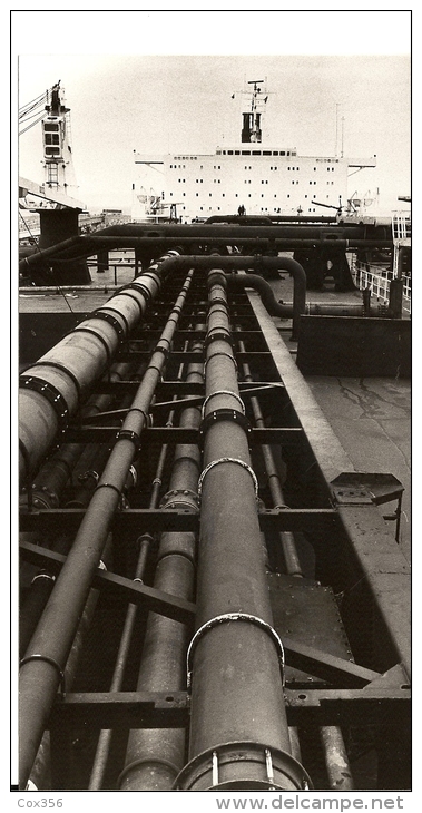 PHOTOGRAPHIE ARGENTIQUE  ,  BATEAU  PÉTROLIER . Transport Maritime - Boats