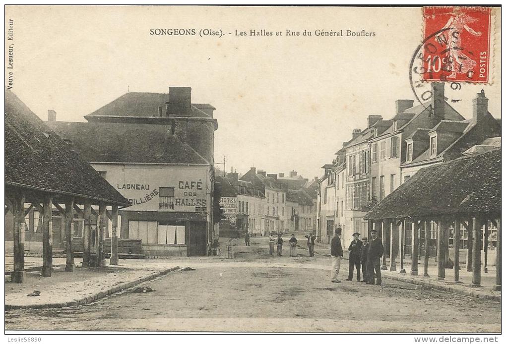 SONGEONS   ***  Les Halles Et Rue Du Général Bouflers***   Cpa Très Animée - Songeons